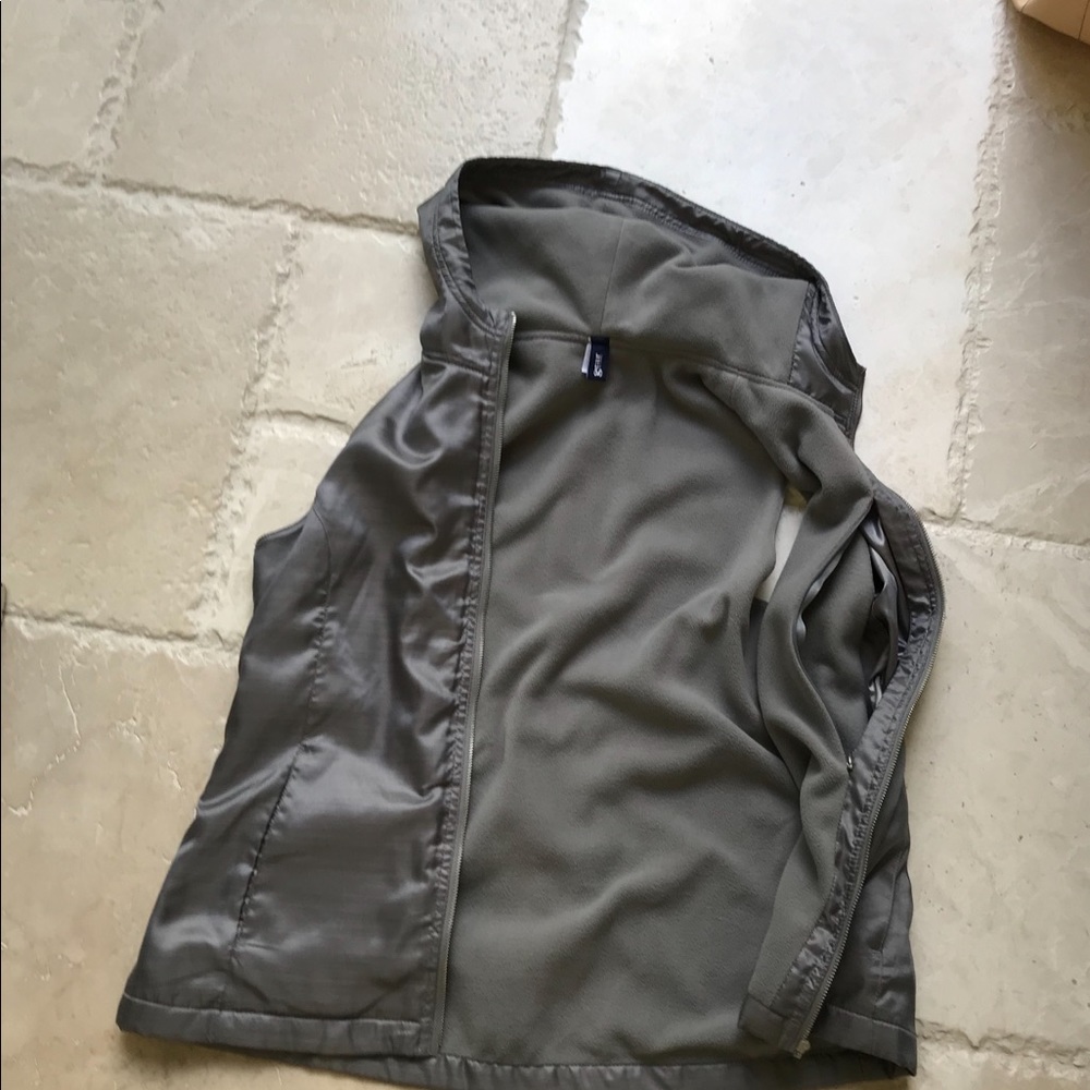 Vest - Picture 3 of 6
